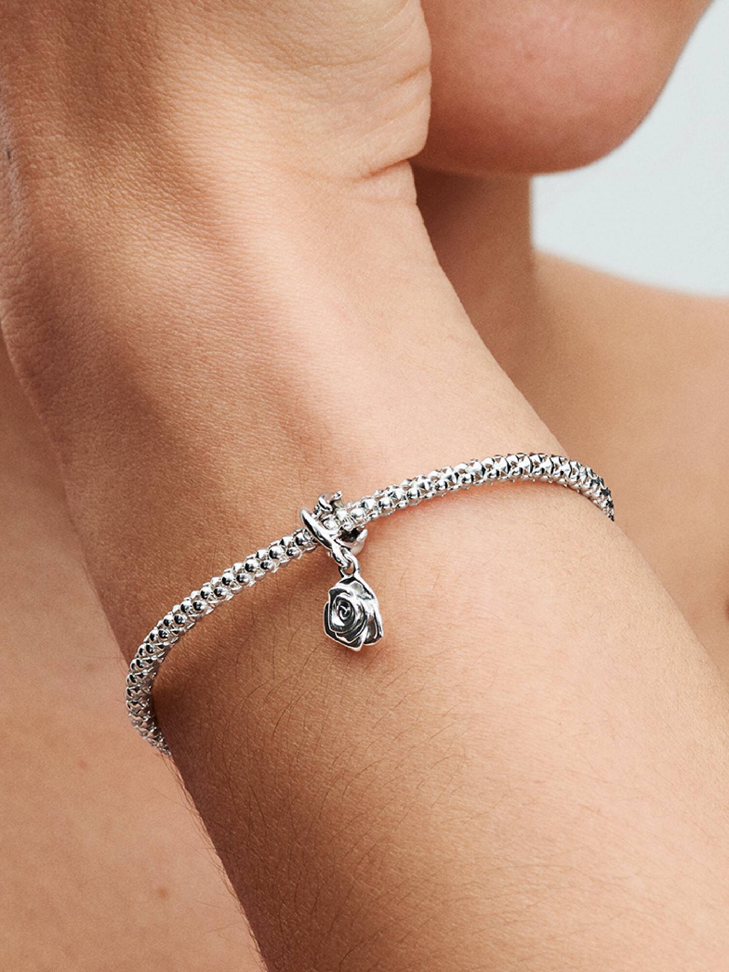 Utsprunget Rose Hengende Charm