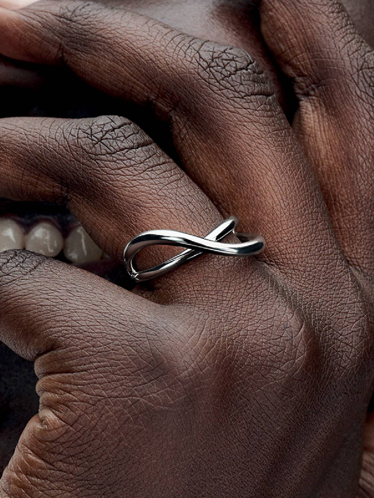 Infinityring med Organisk Form