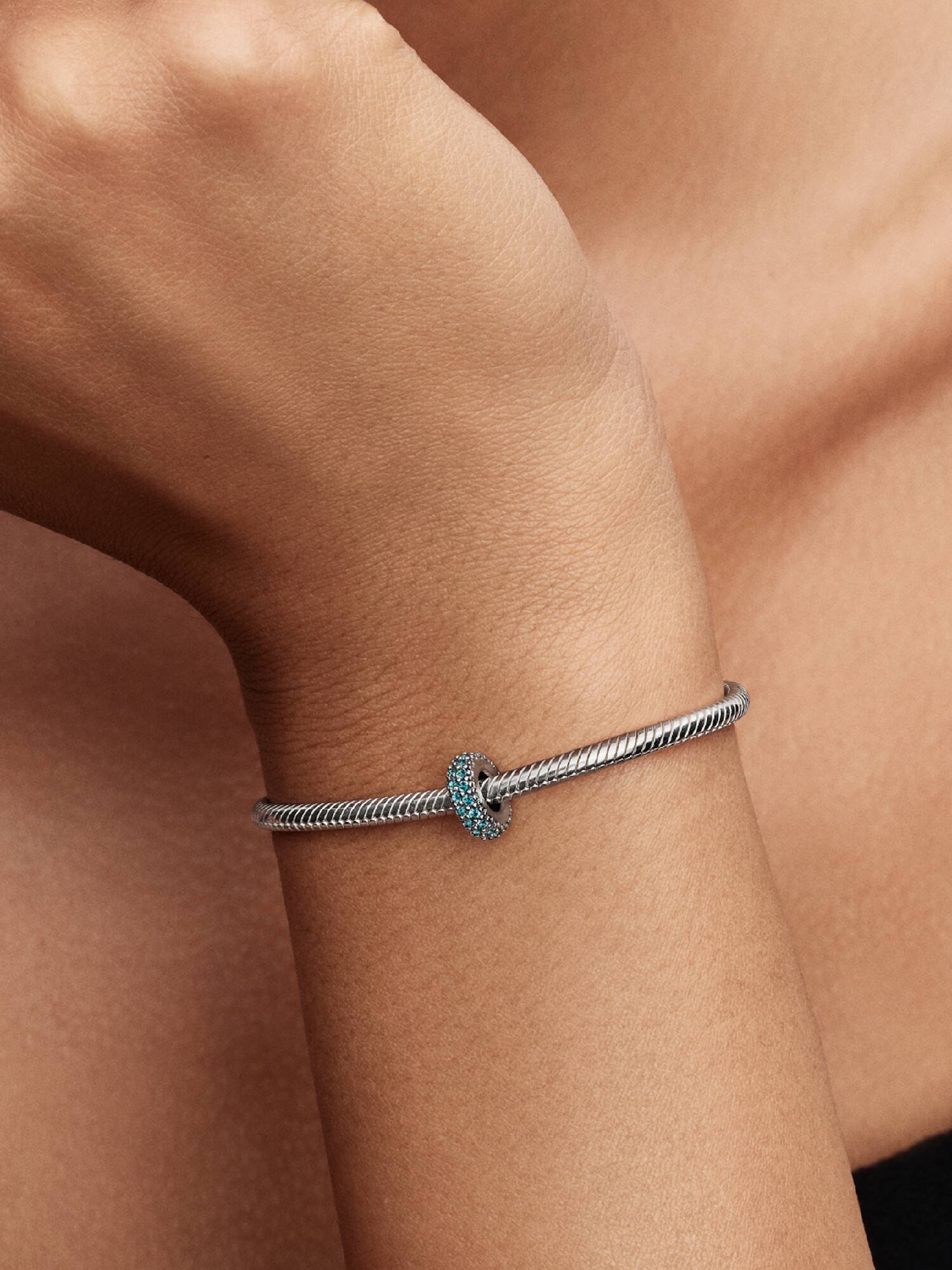 Isblå Stein Mellomledd Charm
