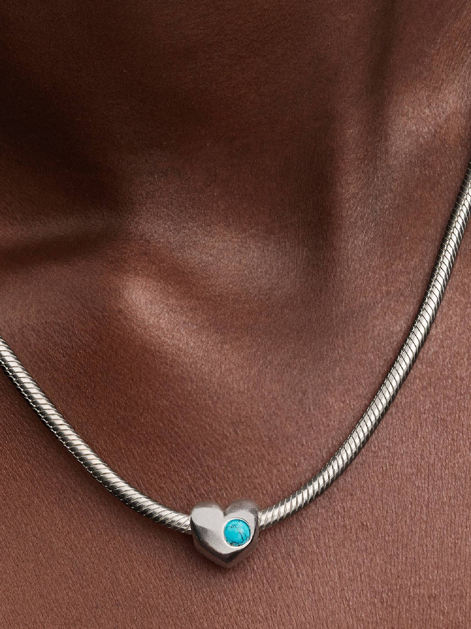 Hjerteformet Charm med Turkisblå Stein