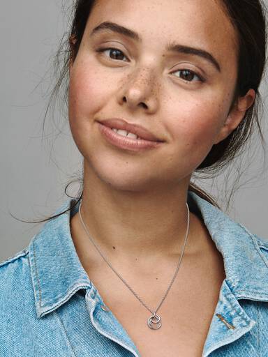 Familie For Alltid Omkranset Anheng Halskjede