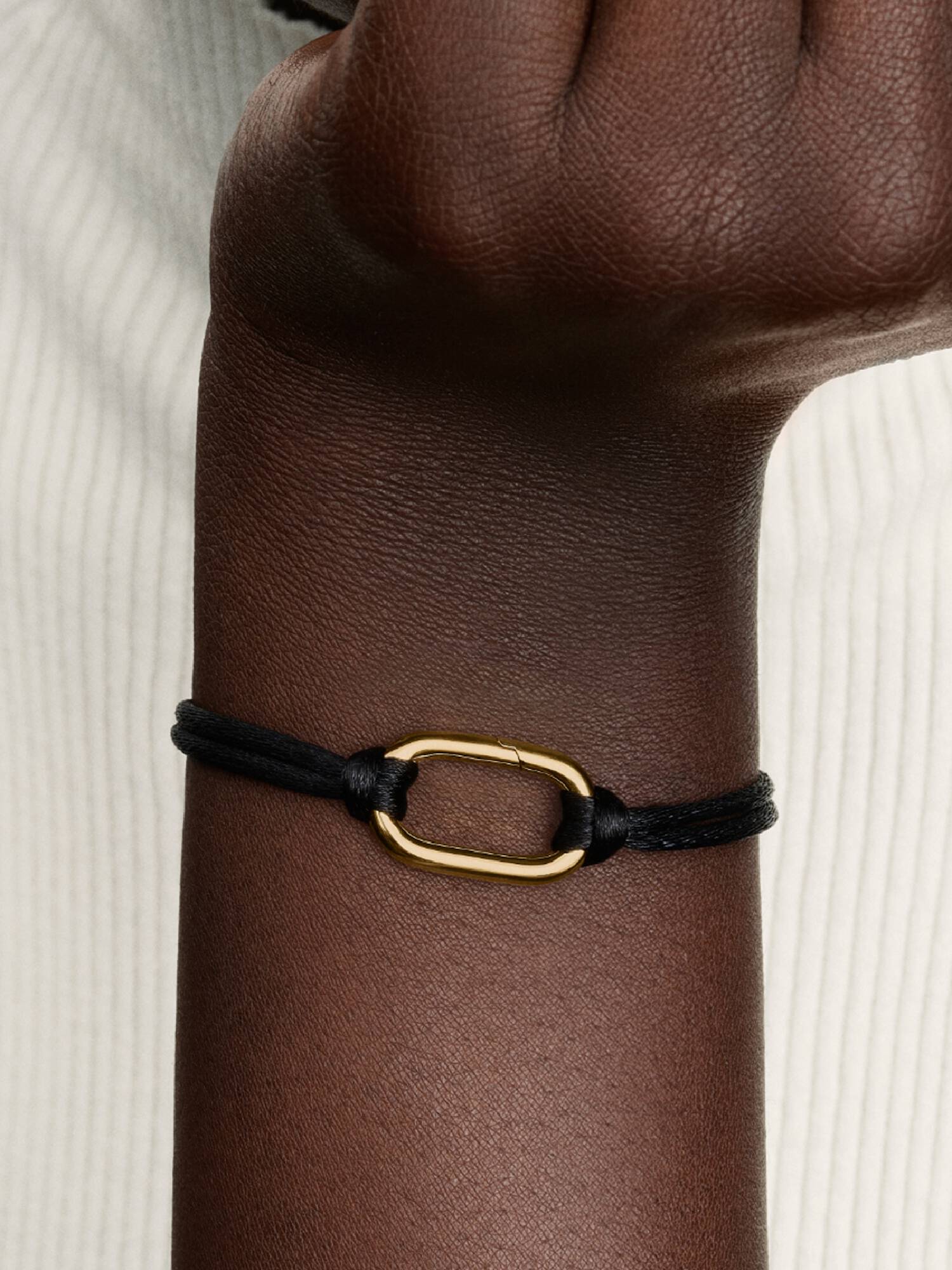 Armbånd med ledd og snor