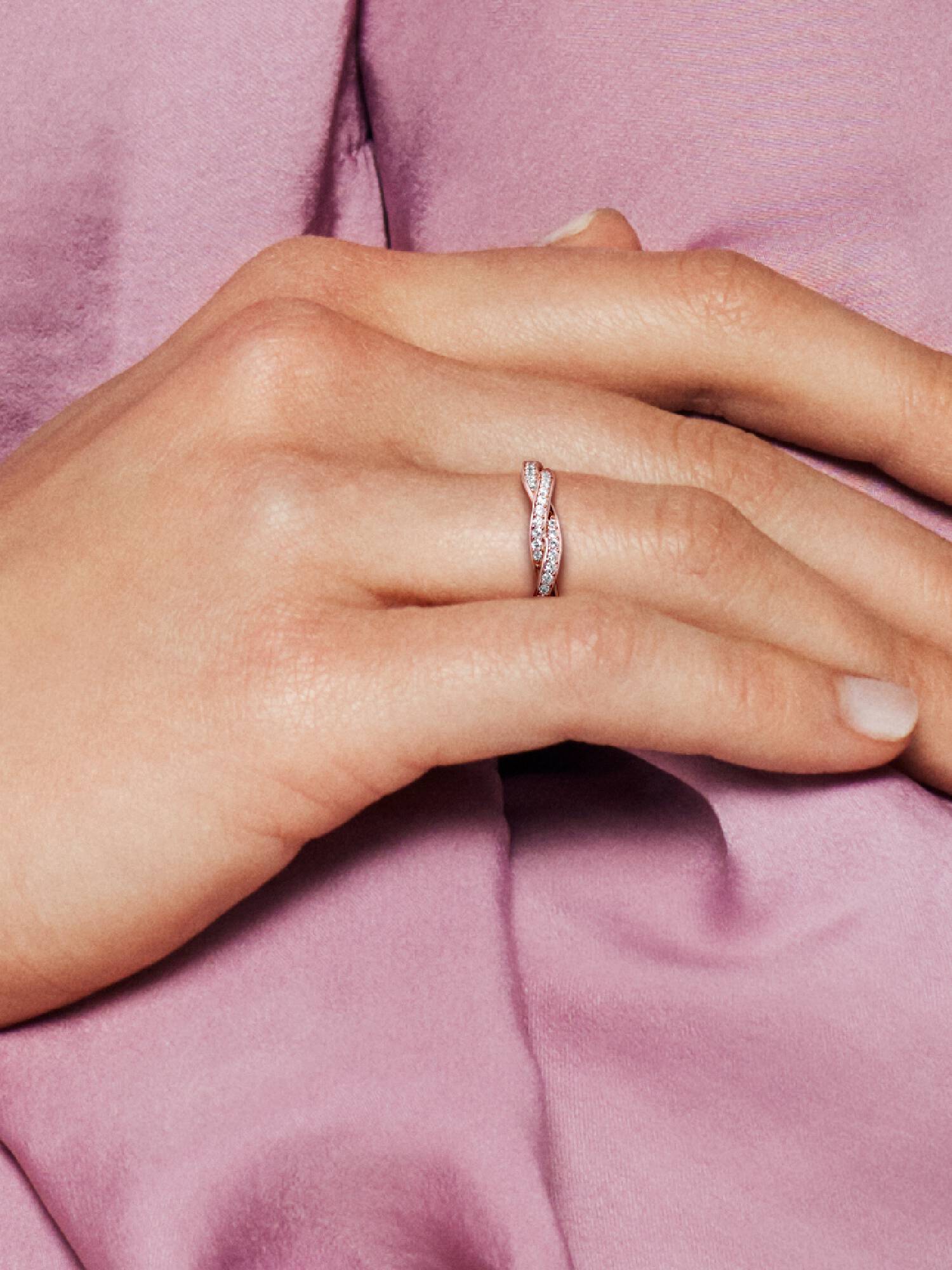 Funklende Vridde Linjer Ring
