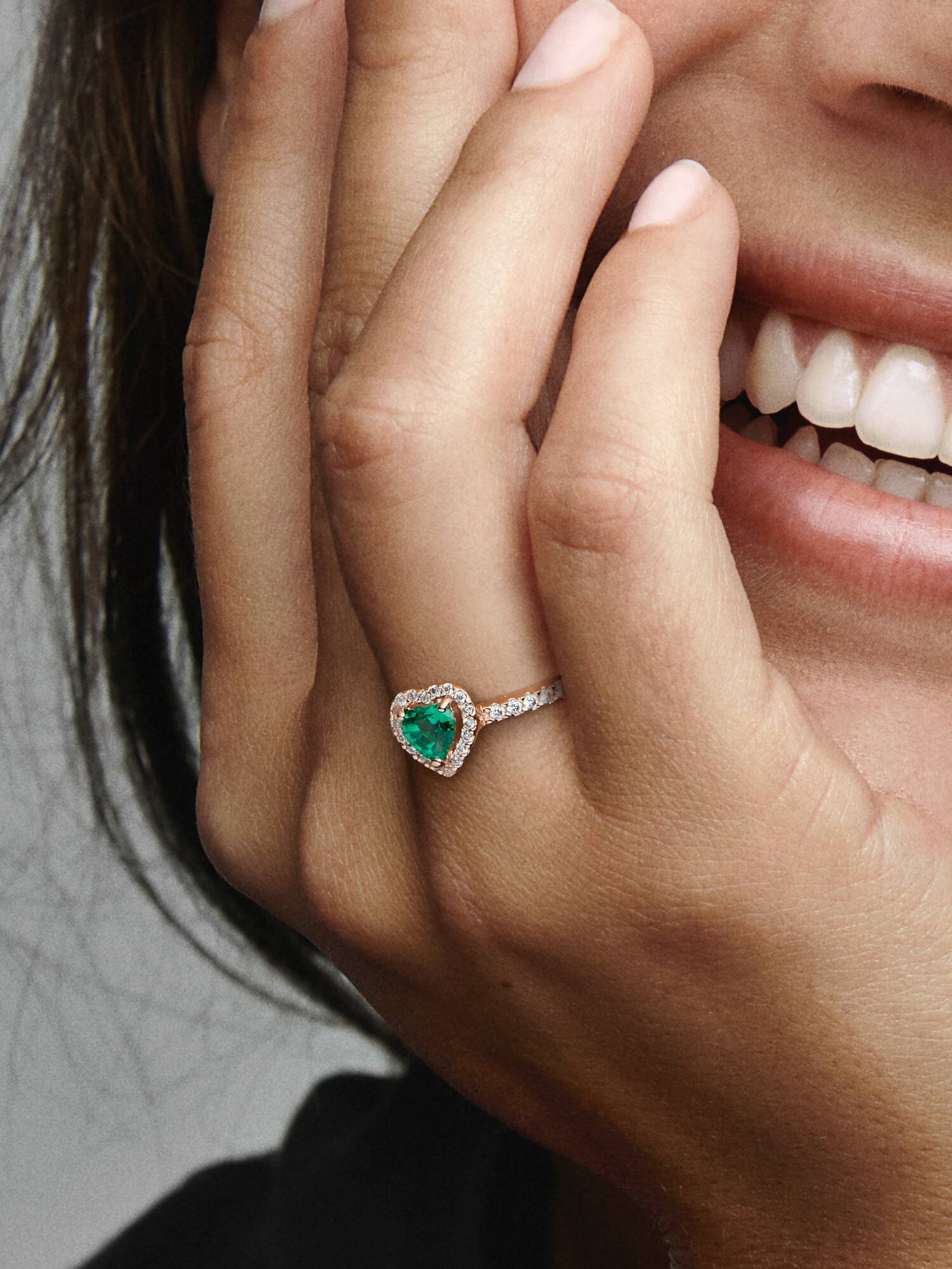 Funklende Hevet Hjerte Ring