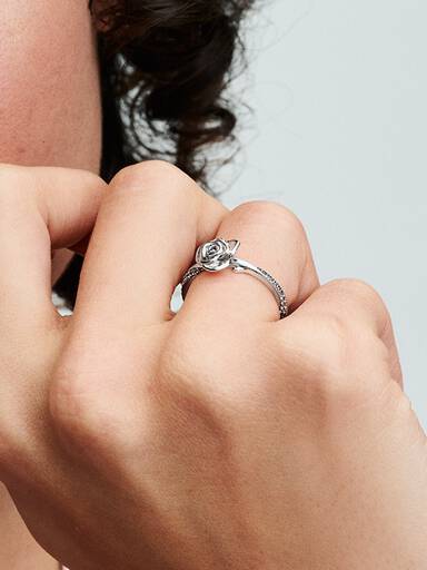 Utsprunget Rose Ring