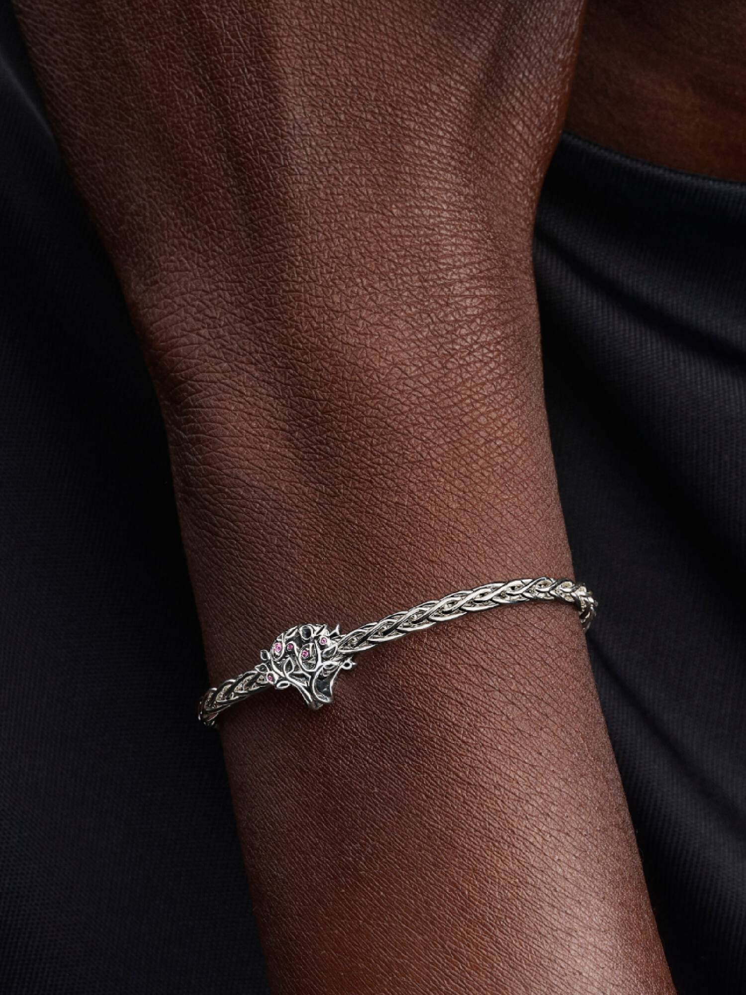 Familietre Openwork Charm