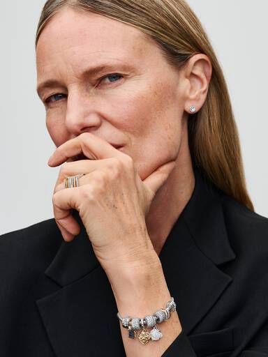 Hvit Utsprunget Rose Dobbel Hengende Charm