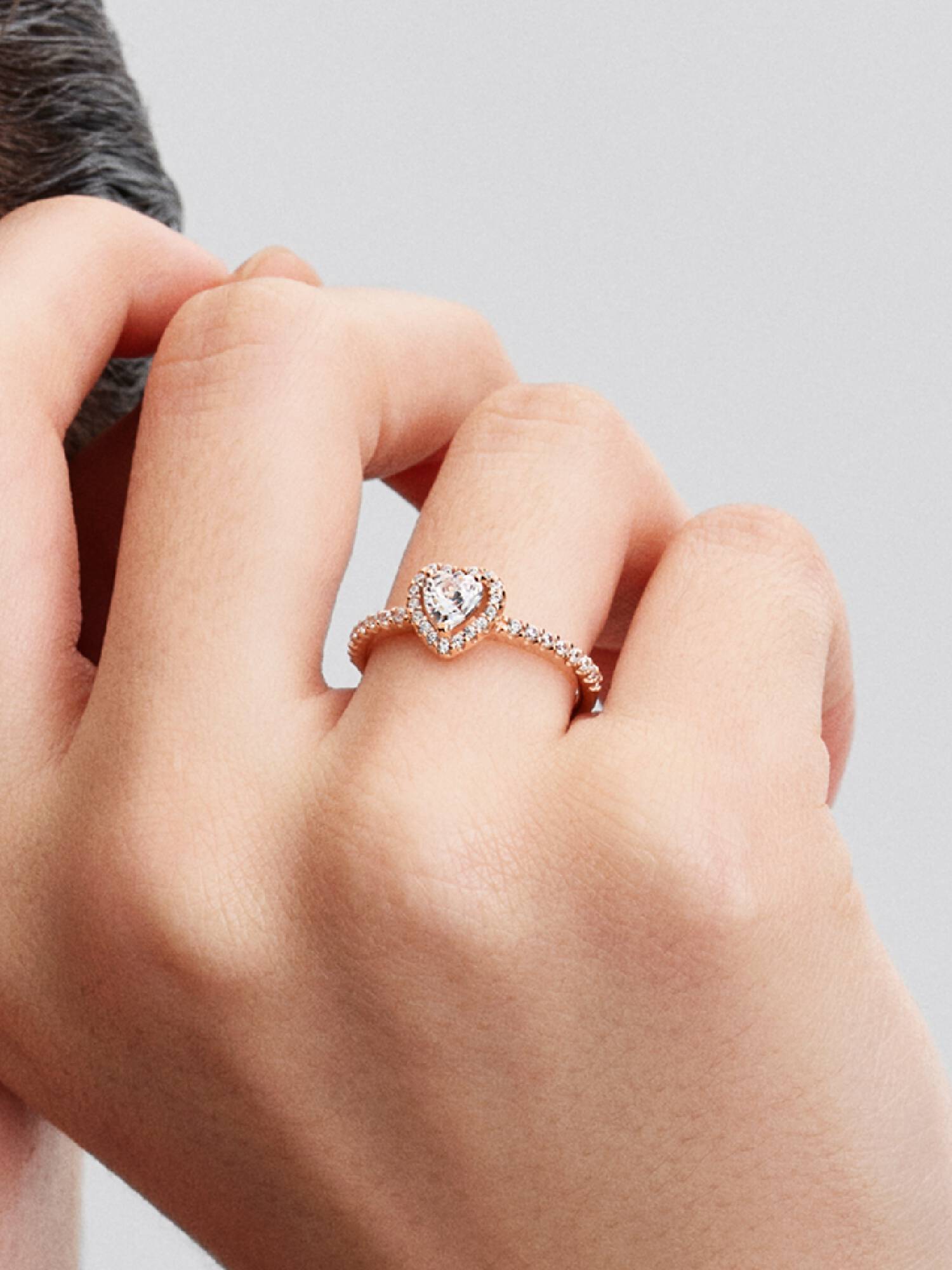 Funklende Hevet Hjerte Ring
