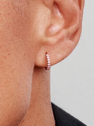 Funklende Pink Huggie Øreringer