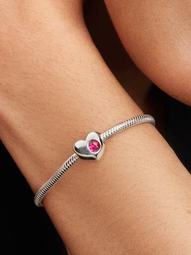 Hjerteformet Charm med Rosa Stein
