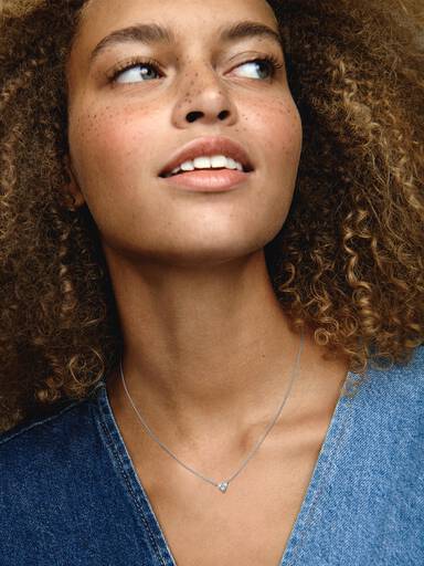 Hjerte med Tre Steiner Collier Halskjede