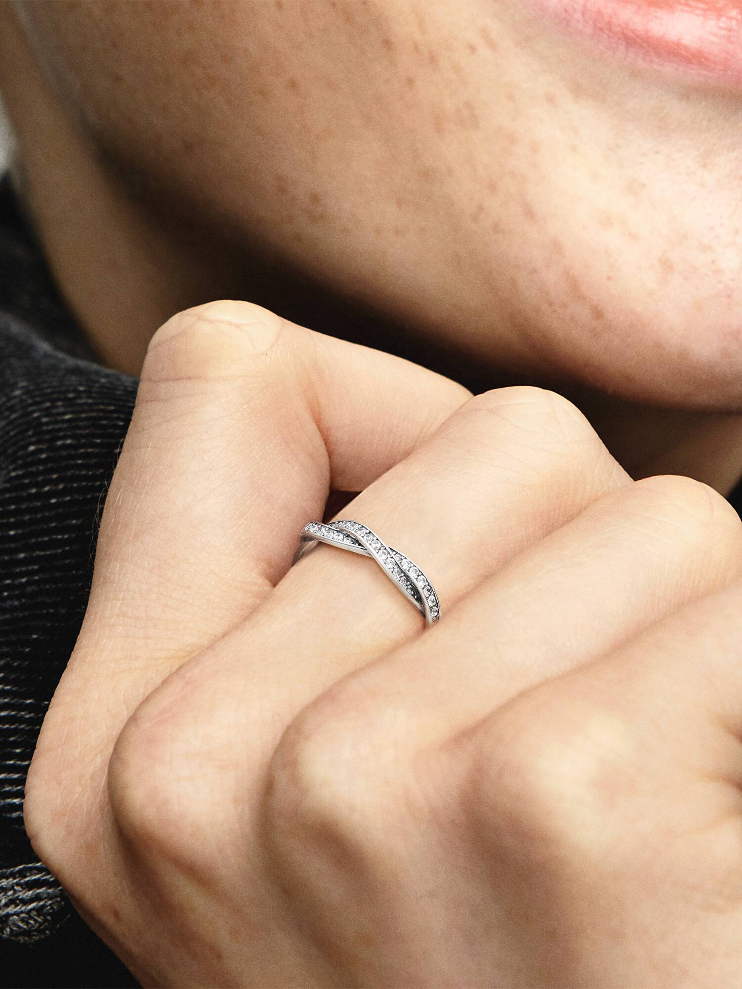Funklende Vridde Linjer Ring