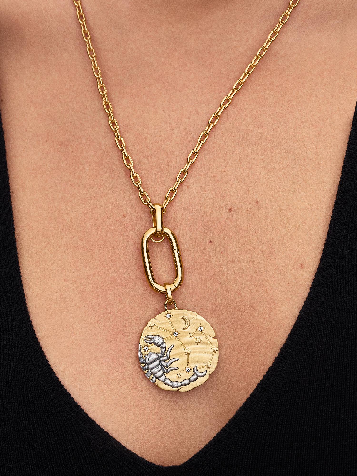 Stjernetegnet Skorpionen Oversized Medaljong Charm