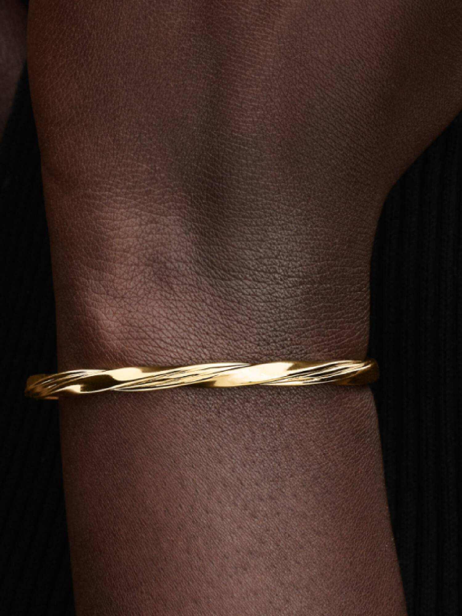 Vridd Åpent Bangle