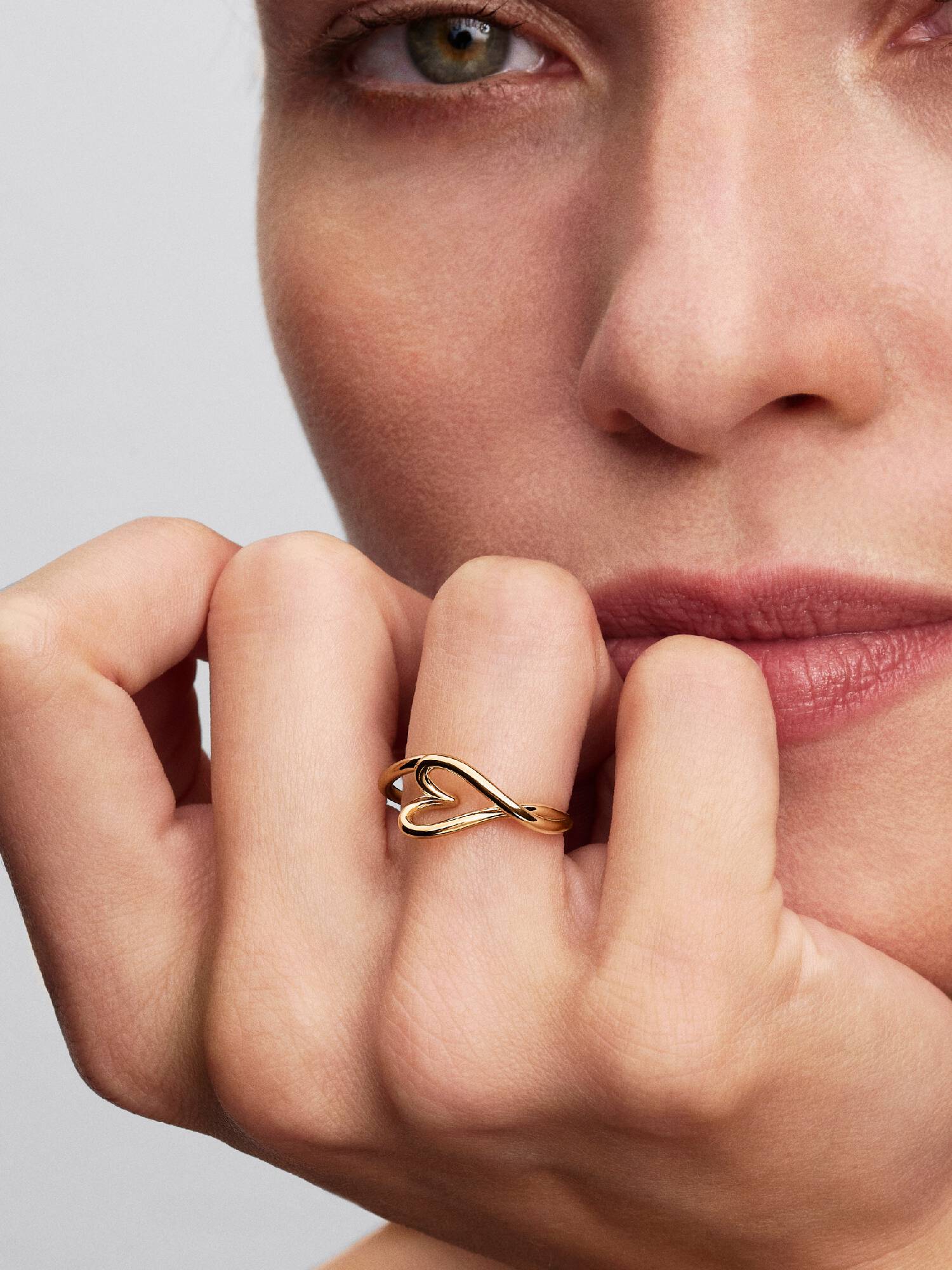 Organisk Formet Lite Hjerte Ring