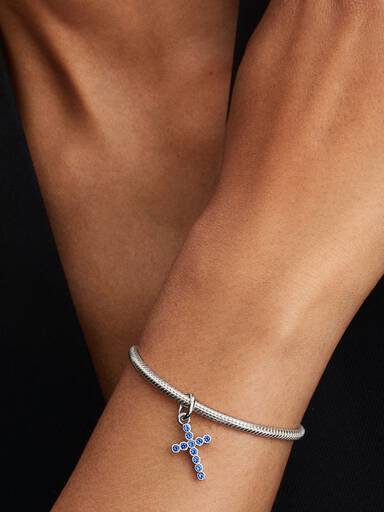 Kors Hengende Charm