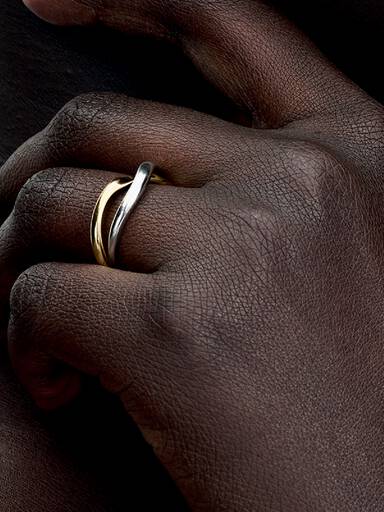 Ring med Sammenflettede Bånd i to farger